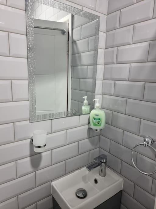 Beautiful Modern Apartment On Wick Lane London Eksteriør bilde